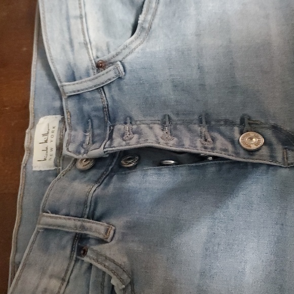 Nicole Miller High Rise Lt. Blue, Size 8, 5 Pocket Style, Button Fly Jeans. - Picture 2 of 10